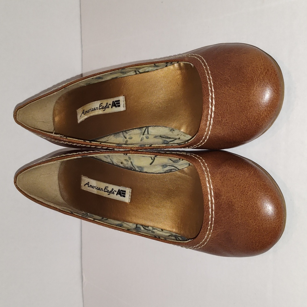 American Eagle Size 6 Classic Tan Vegan Pumps
